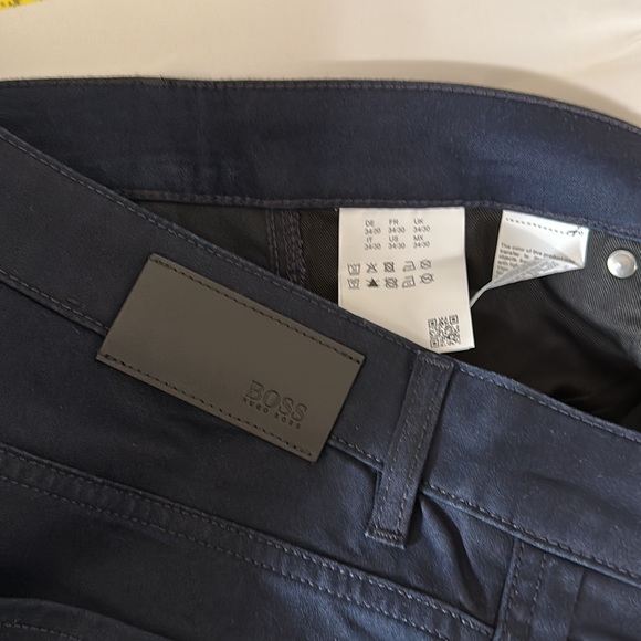 HUGO BOSS, Men’s Italian Denim dark wash jeans - Picture 3 of 3